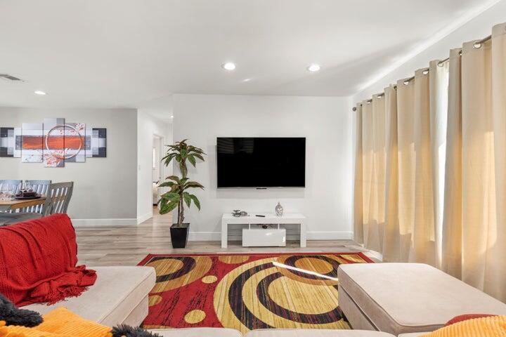 921 SE 13th Court