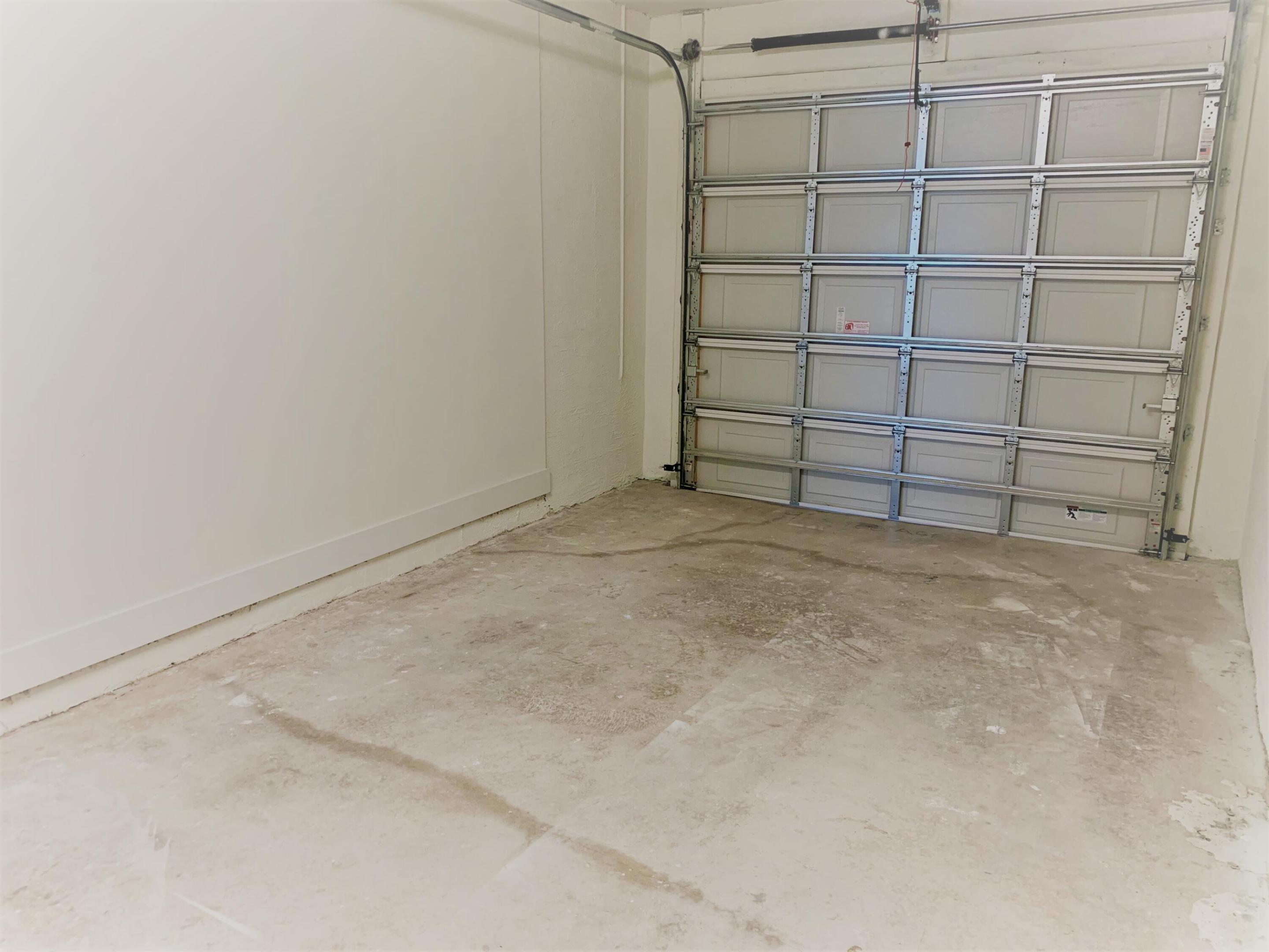 HYPOLUXO COMMONS - Residential Lease