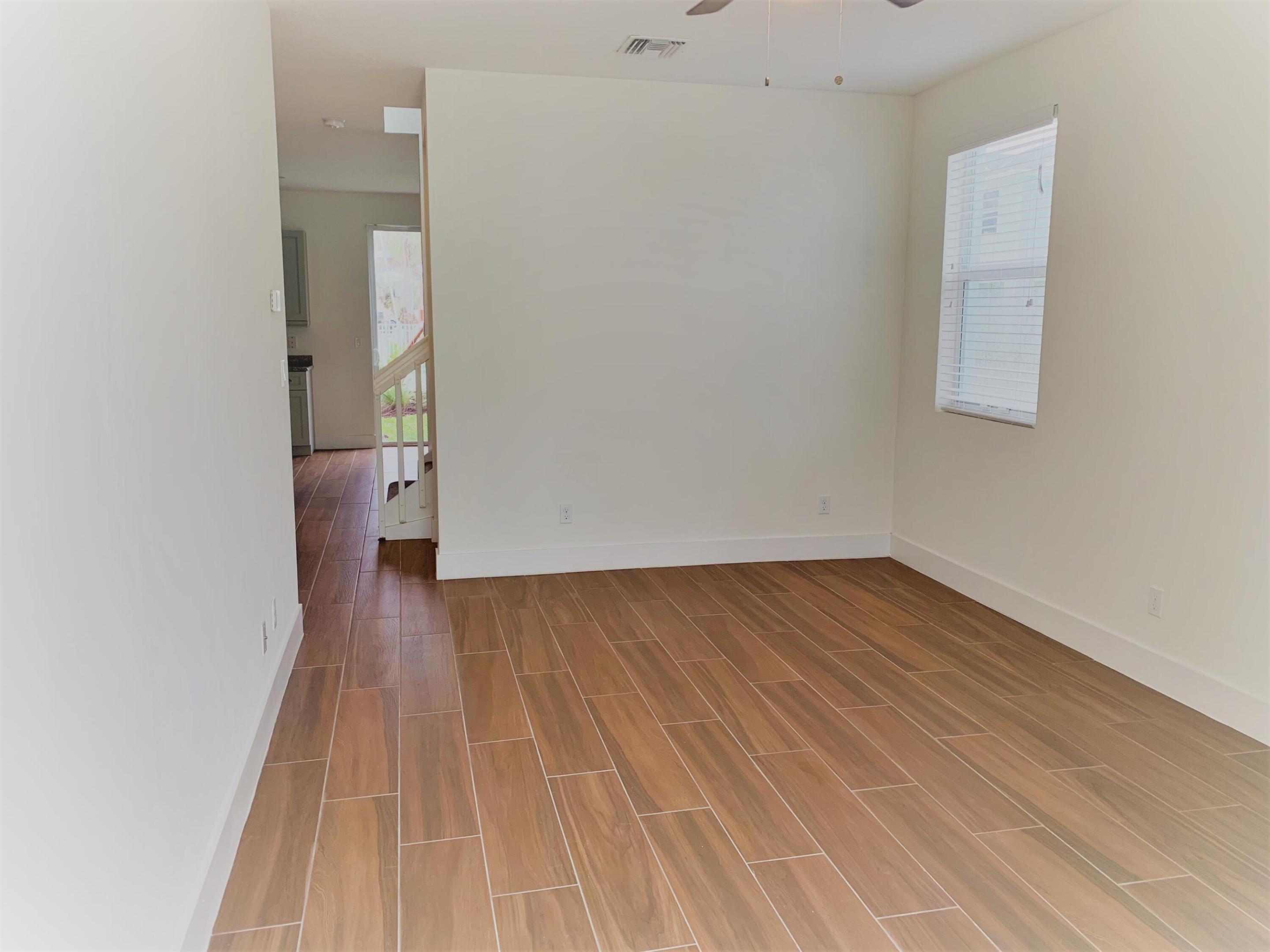 HYPOLUXO COMMONS - Residential Lease