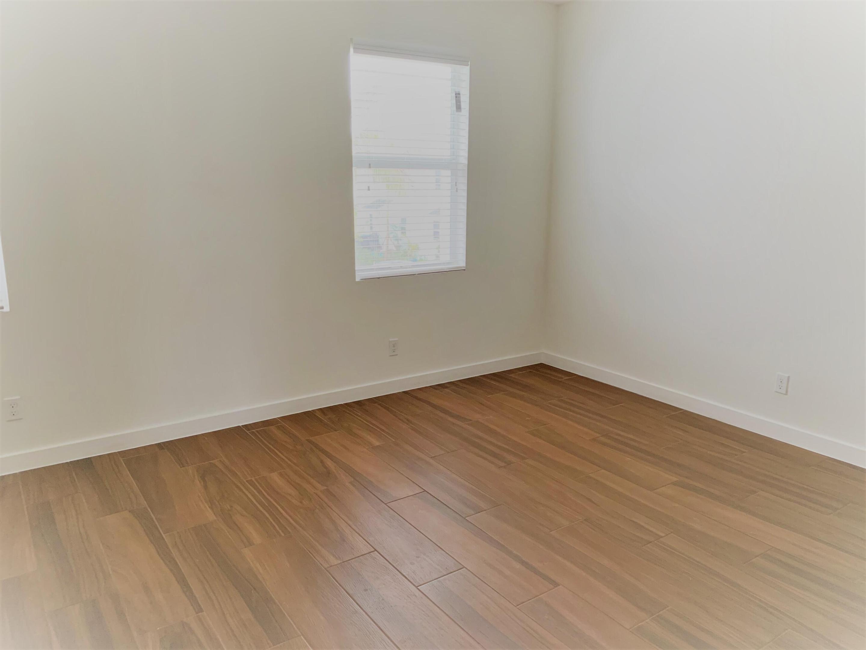 HYPOLUXO COMMONS - Residential Lease