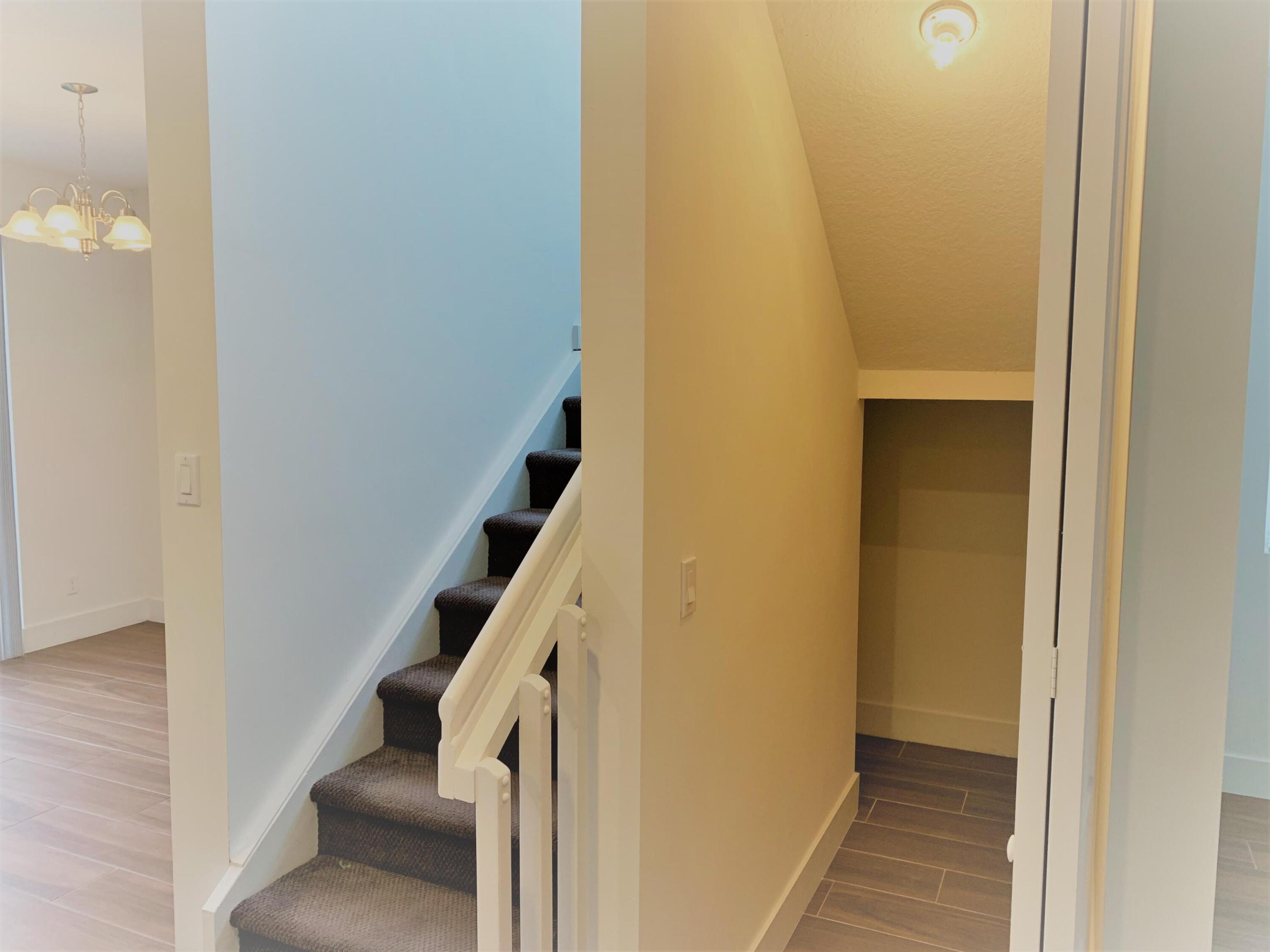 HYPOLUXO COMMONS - Residential Lease