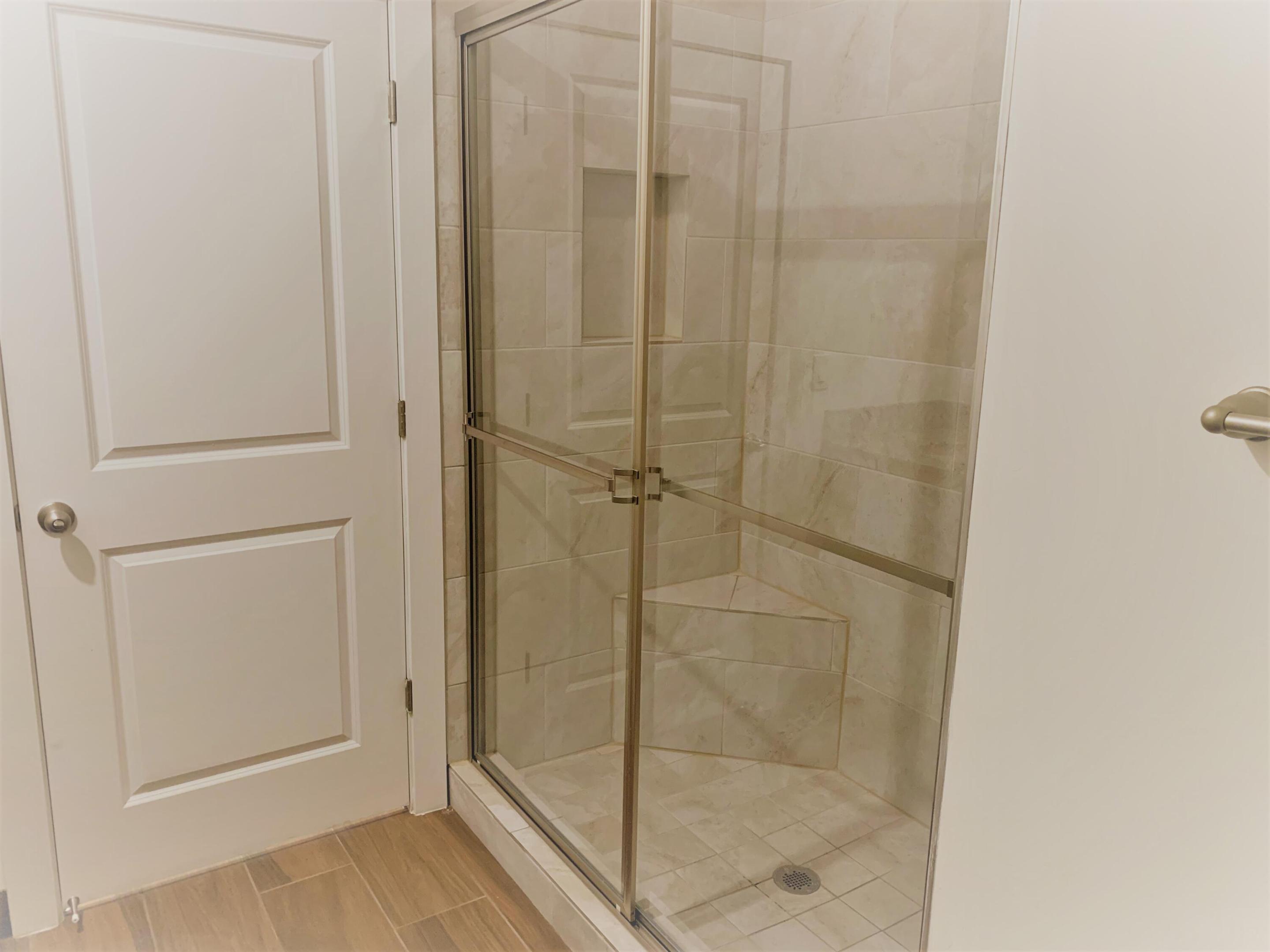 HYPOLUXO COMMONS - Residential Lease