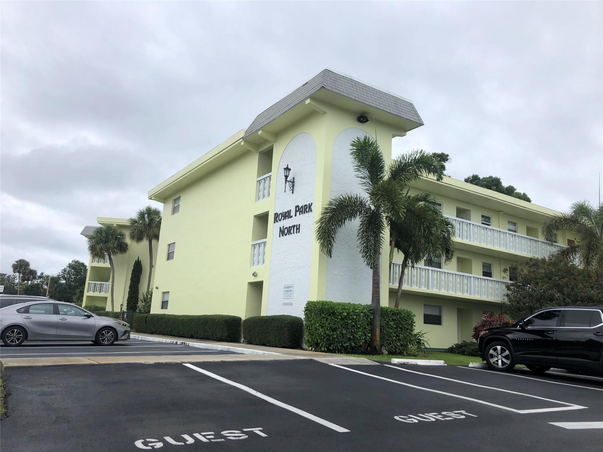 55+ 2/2 unfurnished end unit on the 3rd floor with elevator. Spotless, fresh and spacious with large enclosed porch with entry from MBR and LR. Lovely view of lush gardens and pool. Laundry room next to elevator. Excellent location in downtown Vero close to beaches, shopping and dining. Quick approval. Water, sewer and trash included.