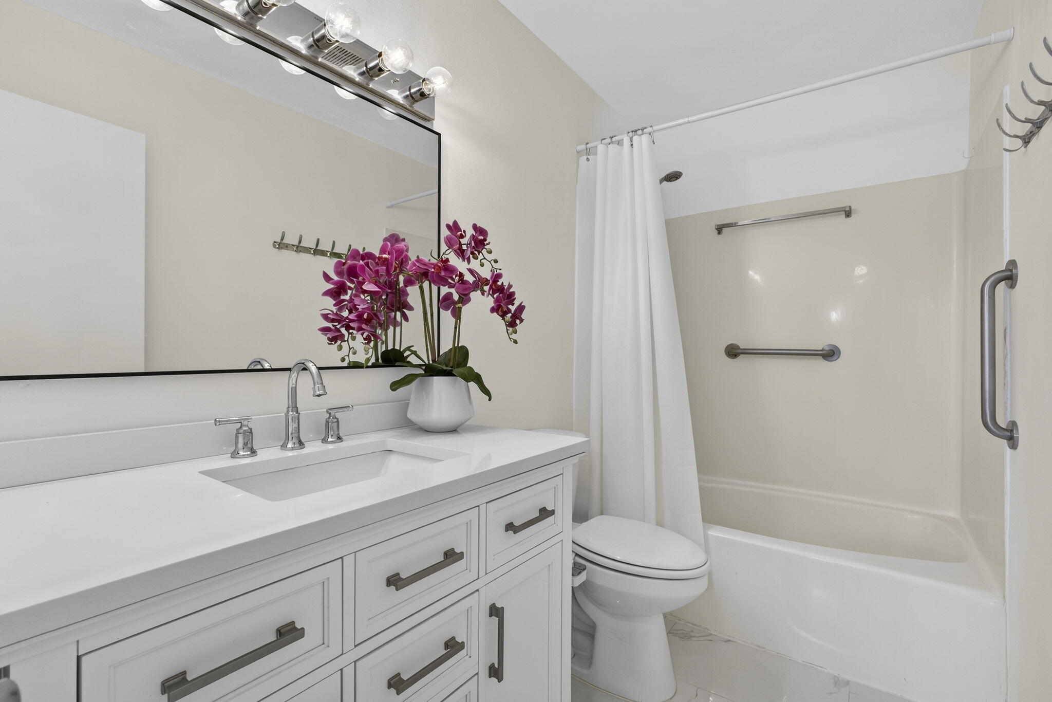 GOLDEN LAKES VILLAGE CONDO 12-C - Residential