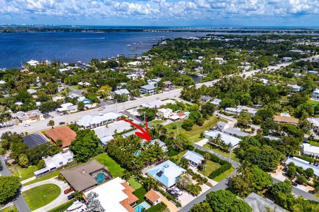 Photo of 418 SE Alamanda Way, Stuart, FL 34996 (MLS # R11126952)