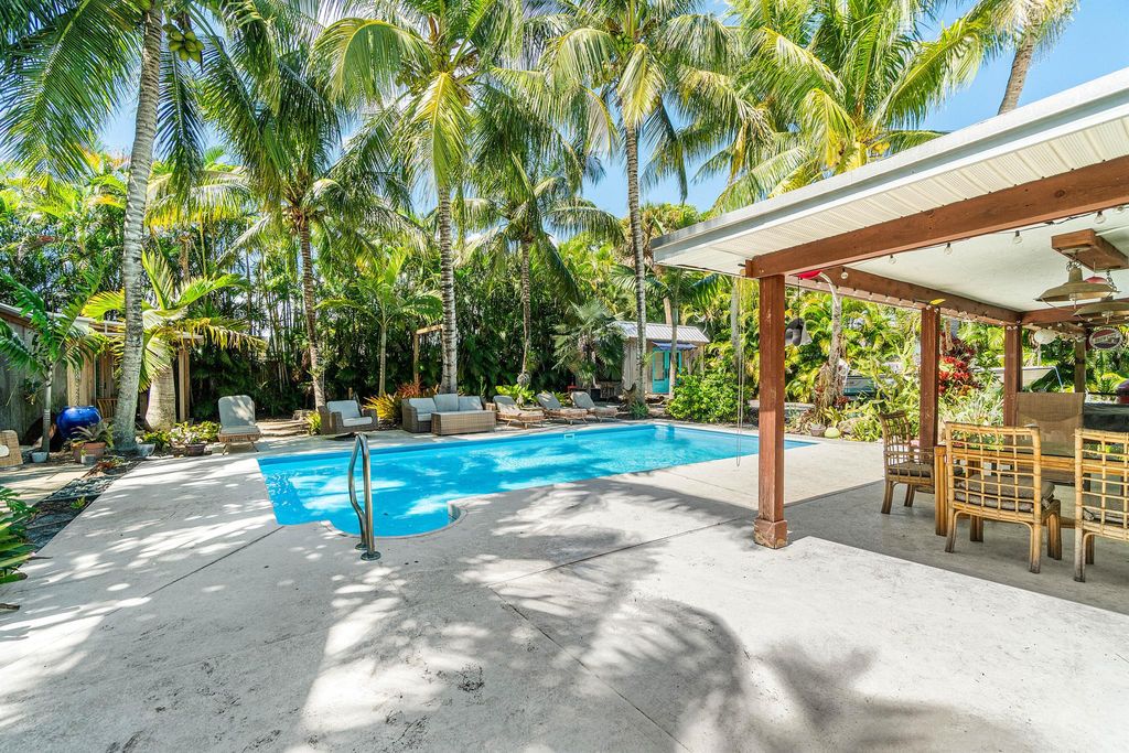 Photo of 418 SE Alamanda Way, Stuart, FL 34996 (MLS # R11126952)