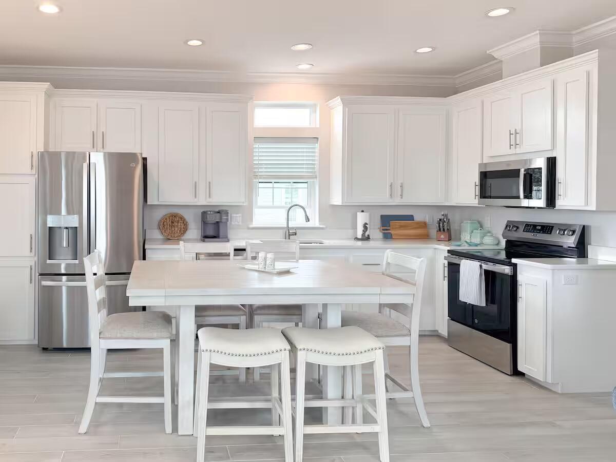 OCEAN BREEZE RESORT - Residential Lease