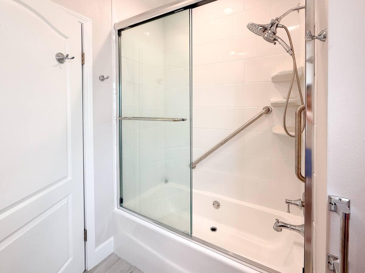 OCEAN BREEZE RESORT - Residential Lease