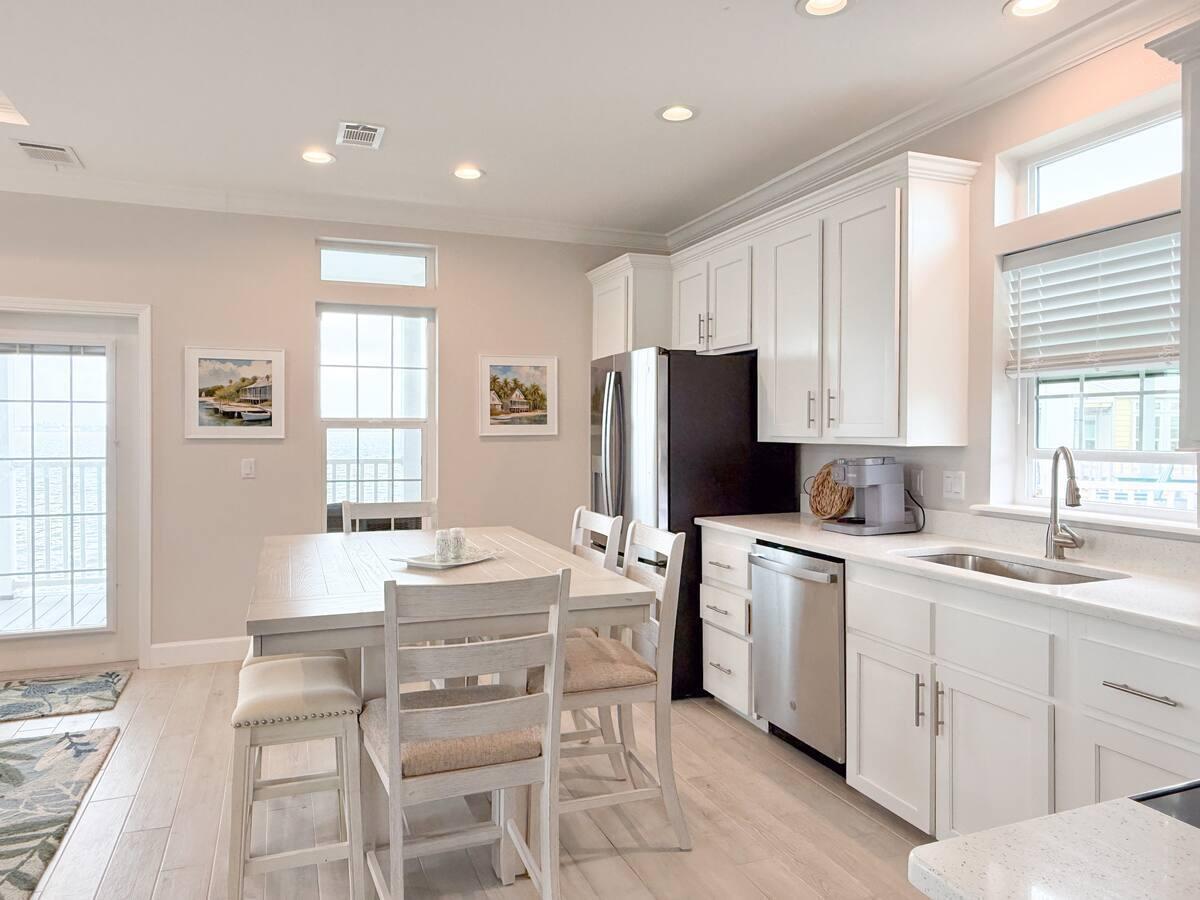 OCEAN BREEZE RESORT - Residential Lease