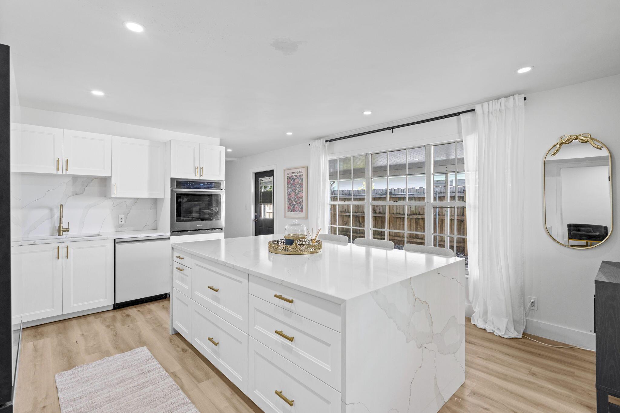 GARDENS THE IN - Residential Lease