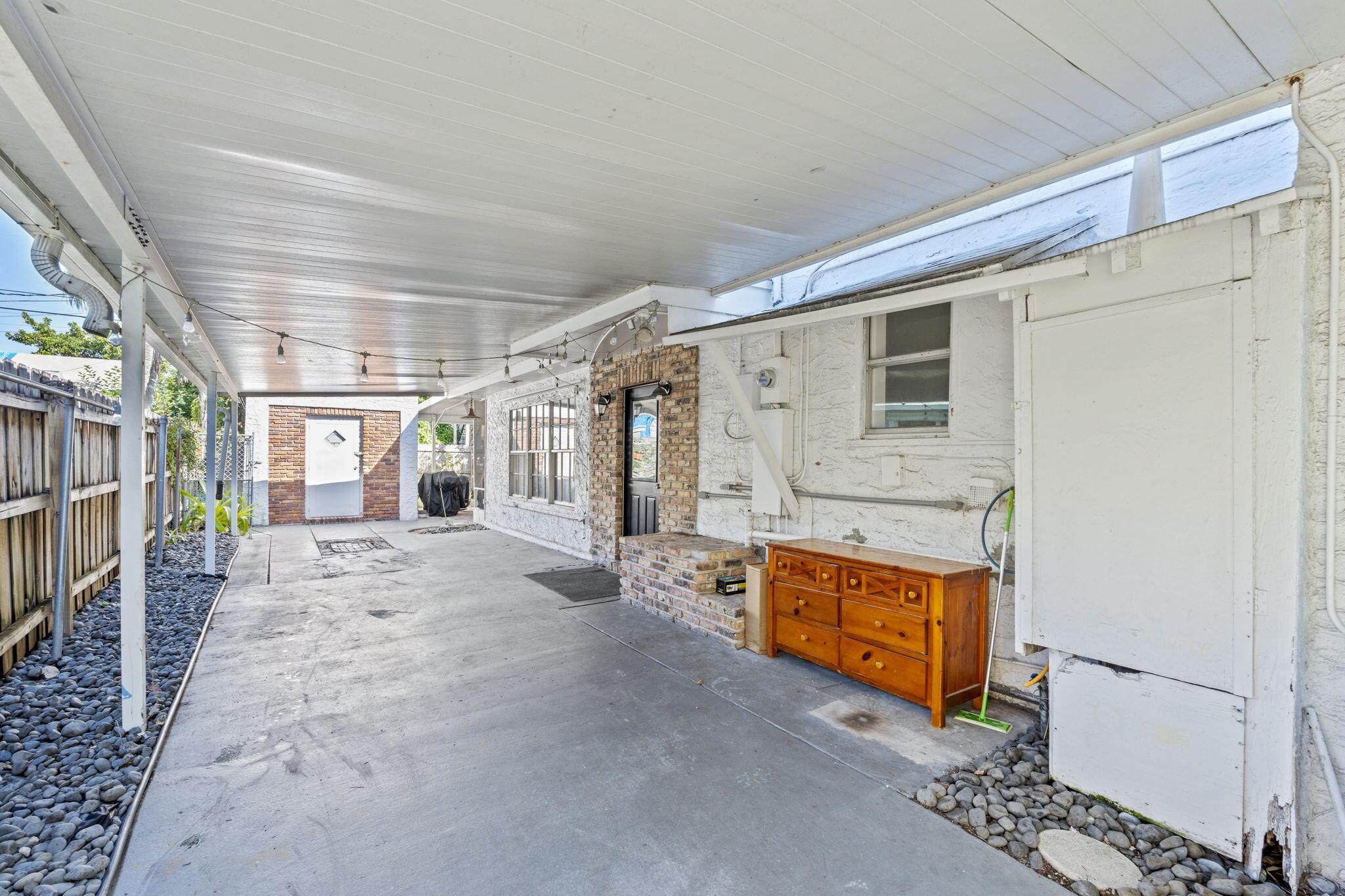 GARDENS THE IN - Residential Lease