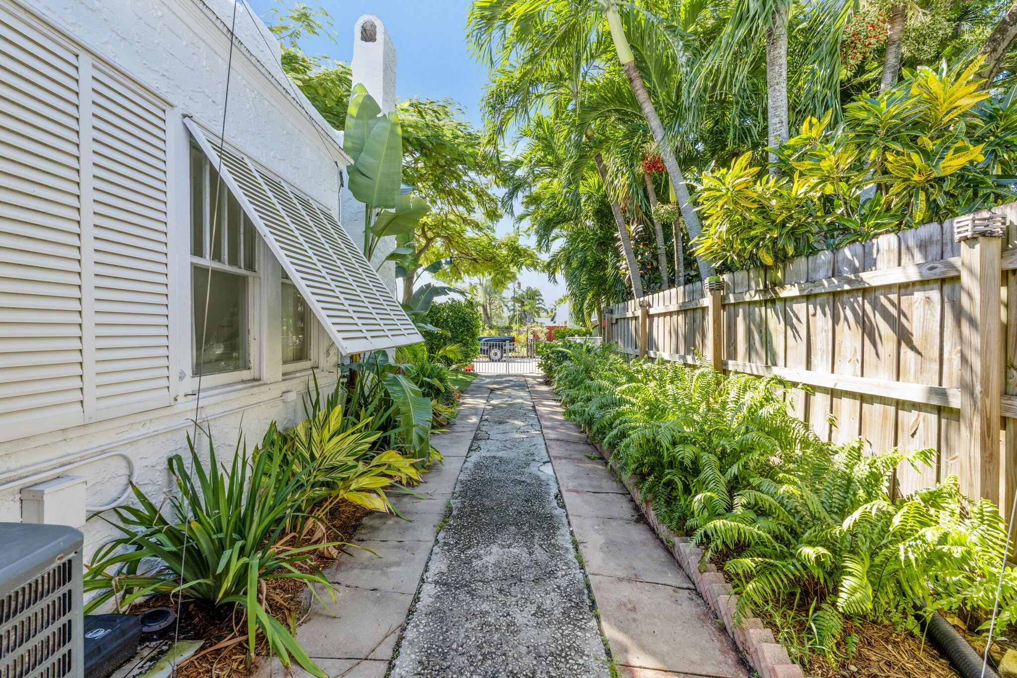 GARDENS THE IN - Residential Lease