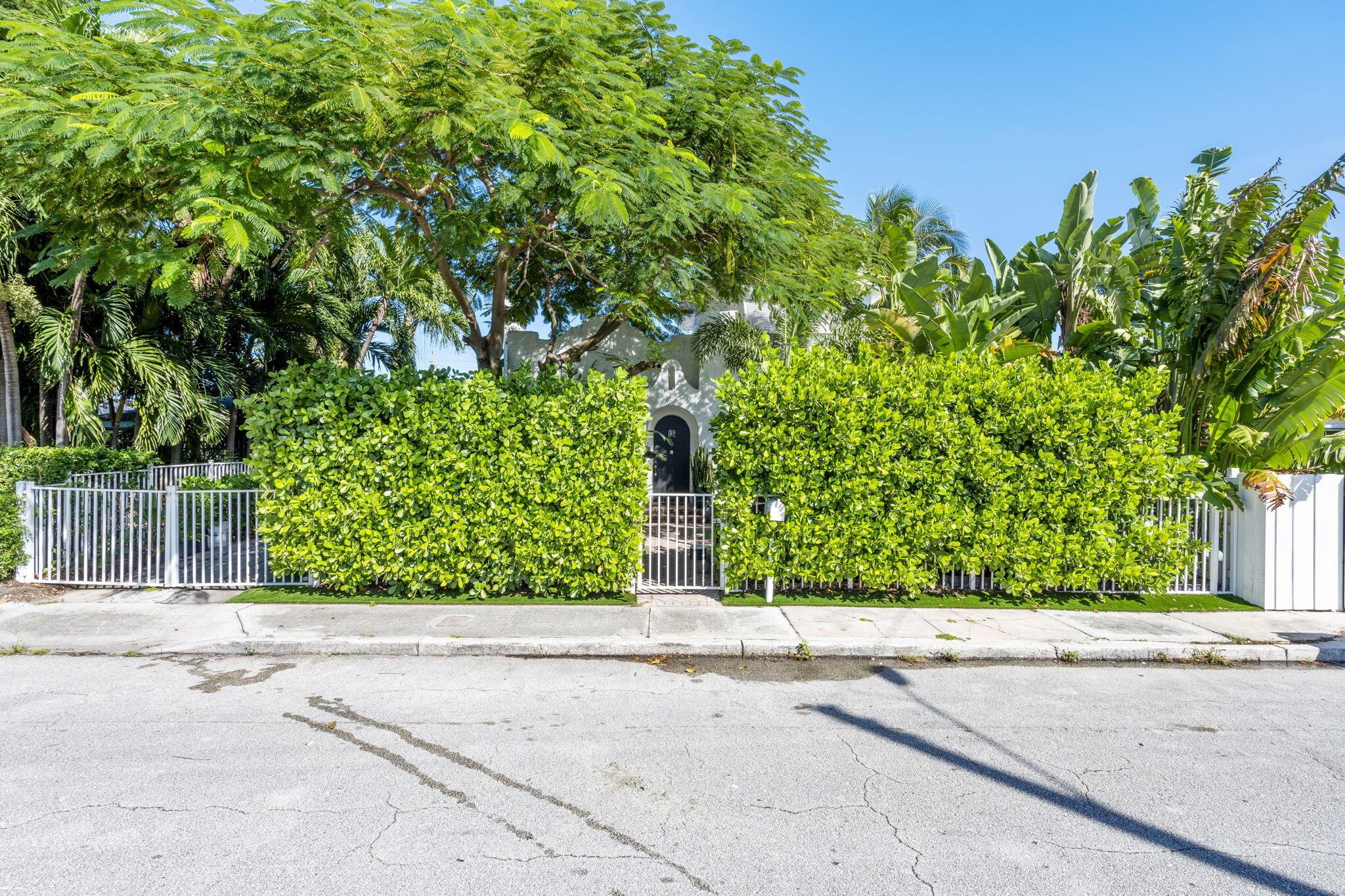 GARDENS THE IN - Residential Lease