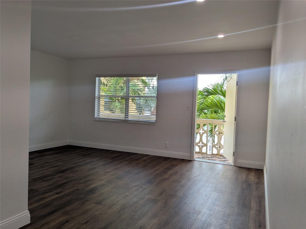 Middle River Villas - Residential