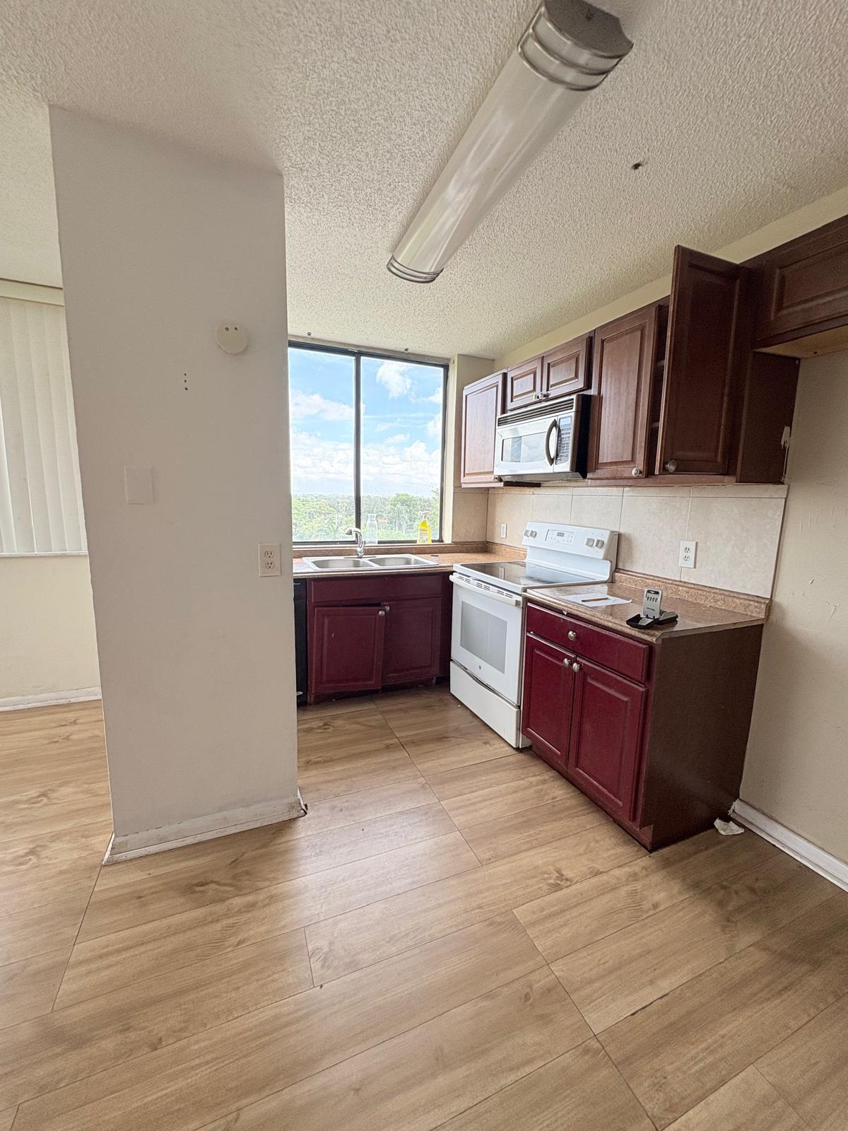 4222 INVERRARY Boulevard 4609