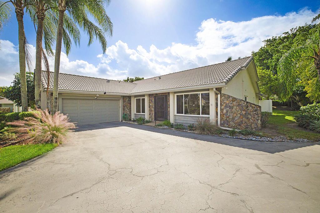 Photo of 20816 Sugarloaf Lane, Boca Raton, FL 33428 (MLS # R11102530)