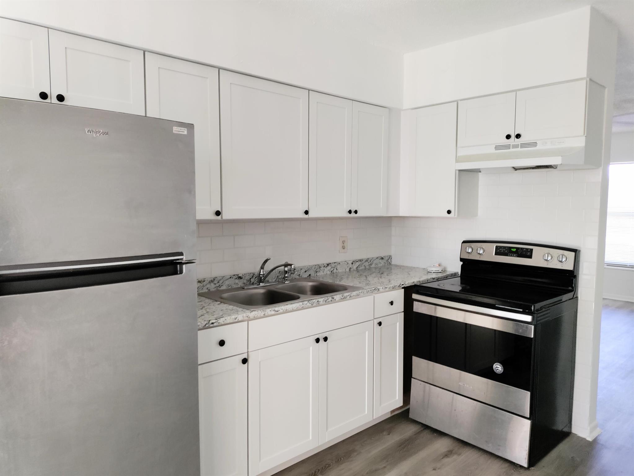 This Lovely Villa is a Rare Opportunity to have that single home feel. Remodeled Kitchen, new floors, Appliances, split bedroom plan, washer , Dryer, screened in patio and fenced in back yard. All of this centrally Located to I95 , FAU, Only minutes to the Beach and Trendy Downtown Boca