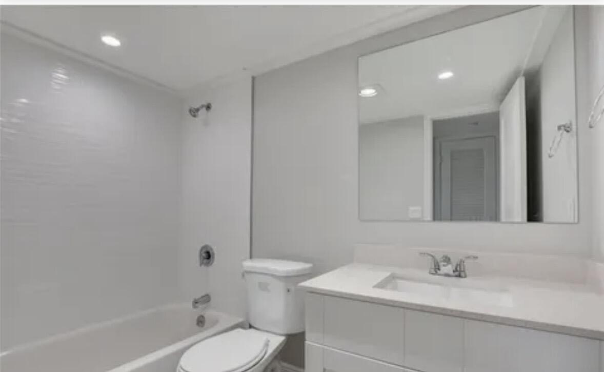 FOUNTAINS OF PALM BEACH CONDO 7 - Residential