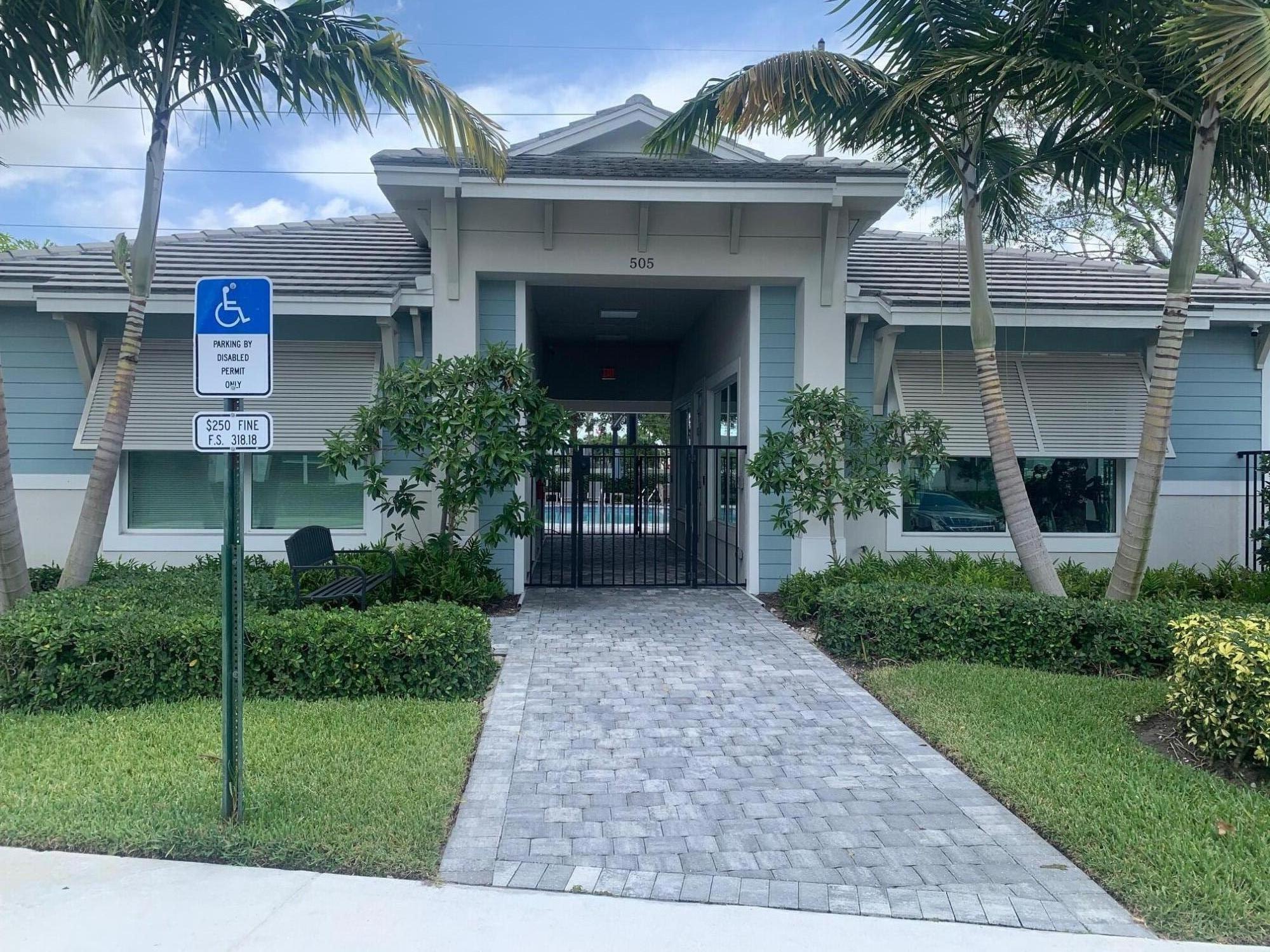 1801 Sanderling Drive S 101