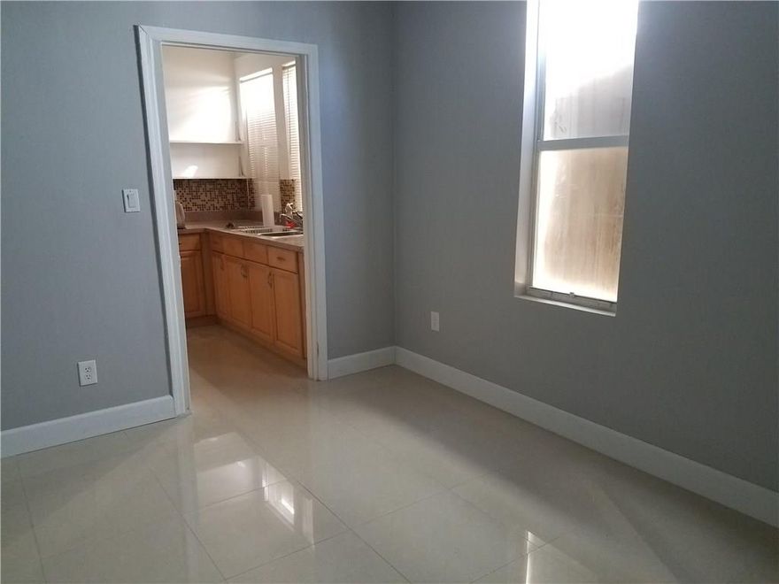 Just reduced!Beautiful remodeled 1 bedroom/ 1 bathroom 7 mins from the beach, and 3 blocks from Downtown Hollywood. , modern living, new AC, new floors, cozy feeling, and the best location in Hollywood. Washer and dryer on site.
