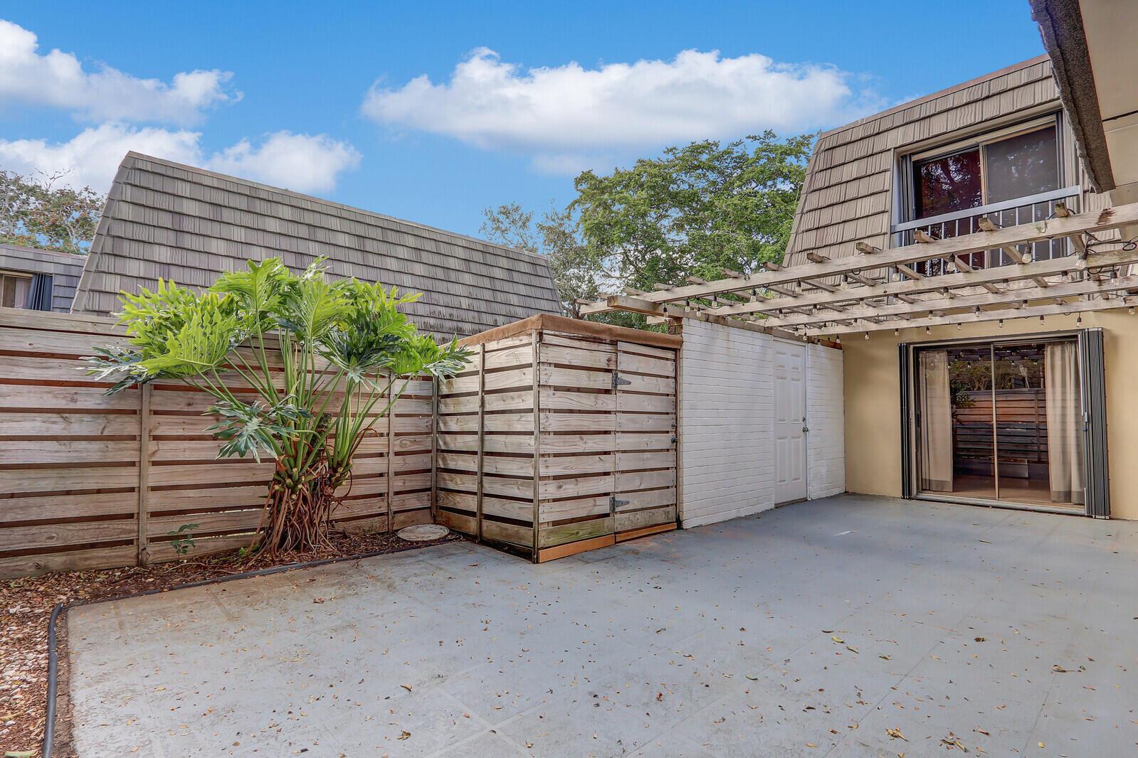 GLENWOOD TWNHS - Residential Lease