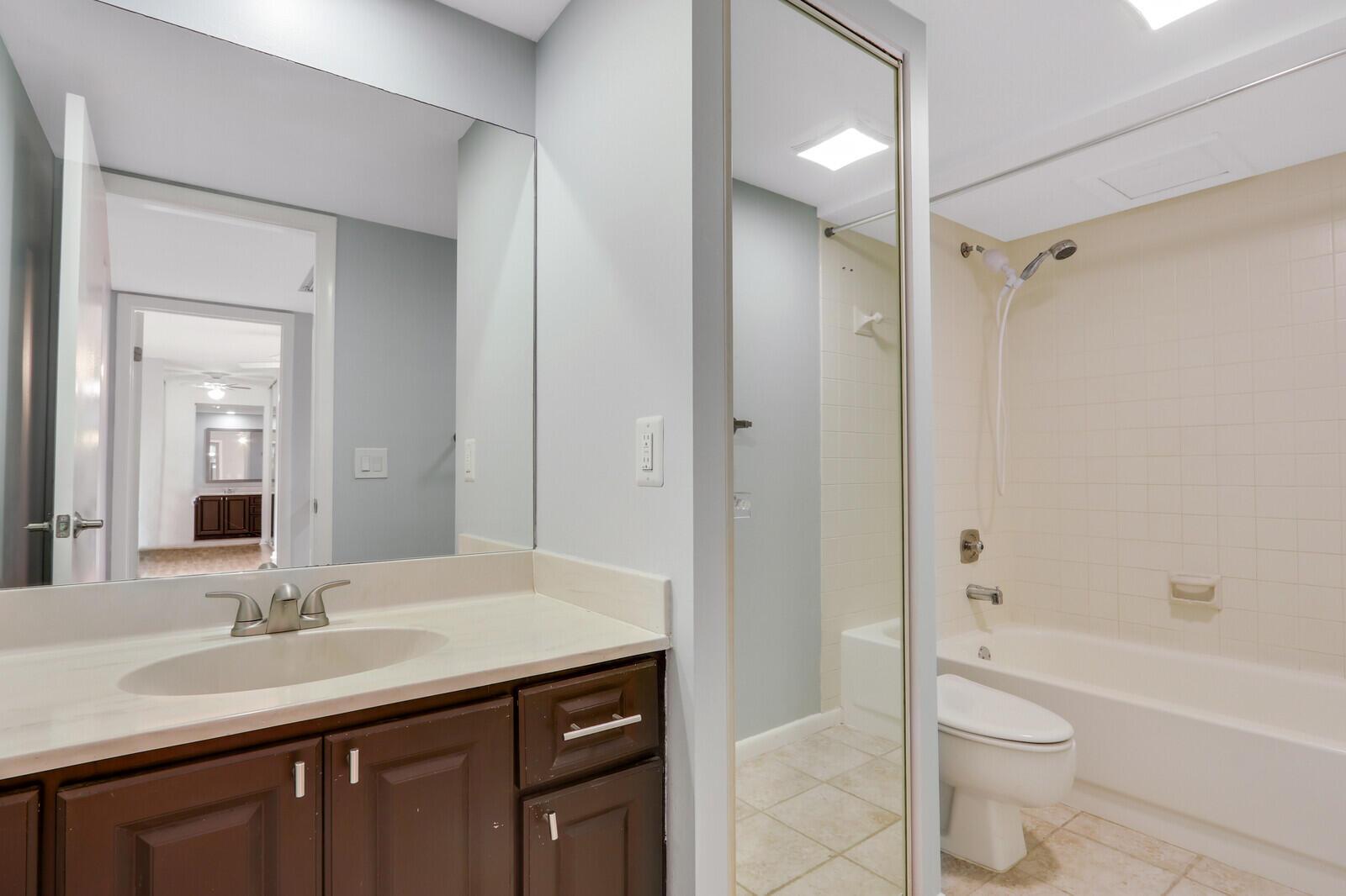 GLENWOOD TWNHS - Residential Lease