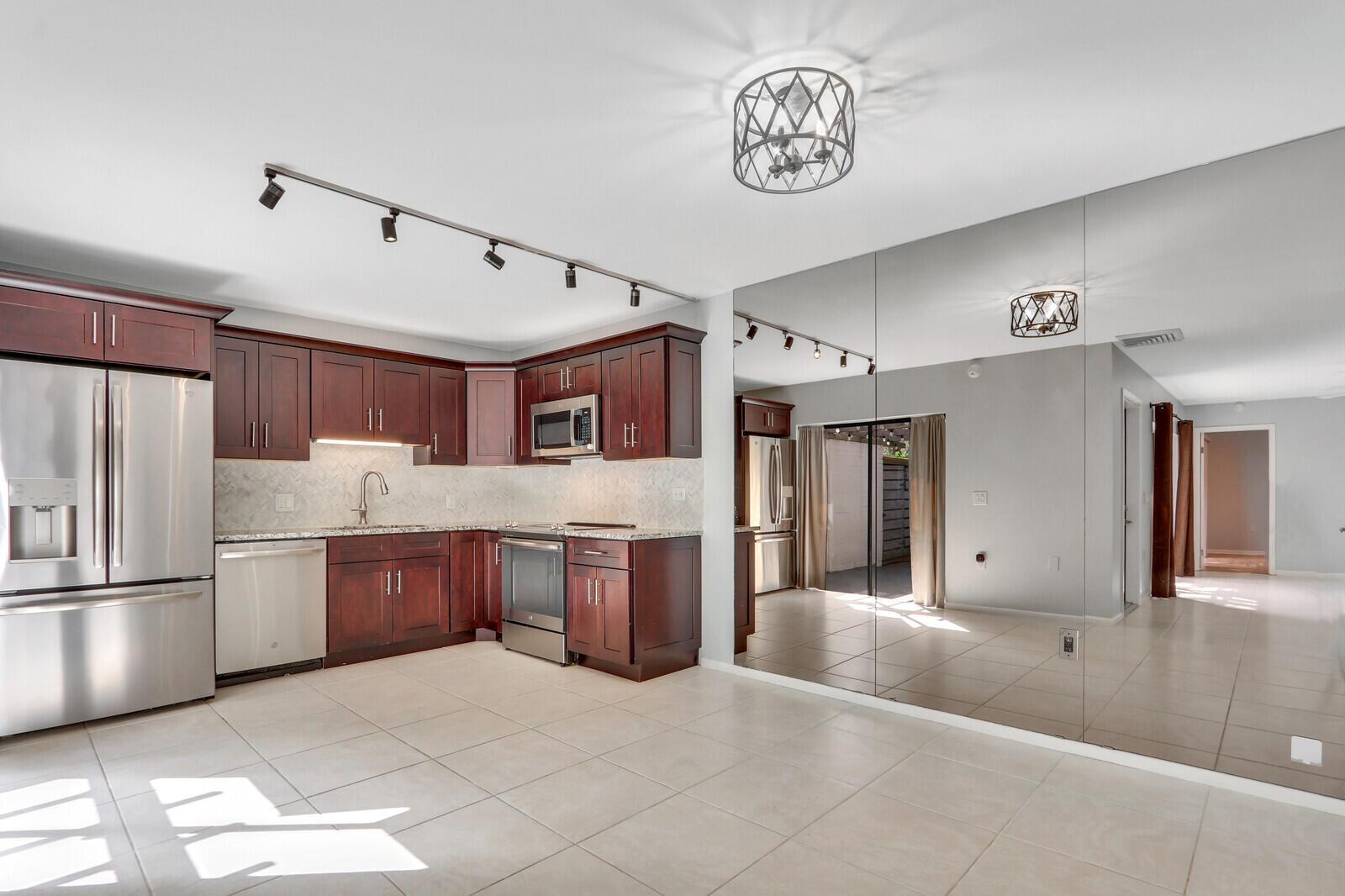 GLENWOOD TWNHS - Residential Lease