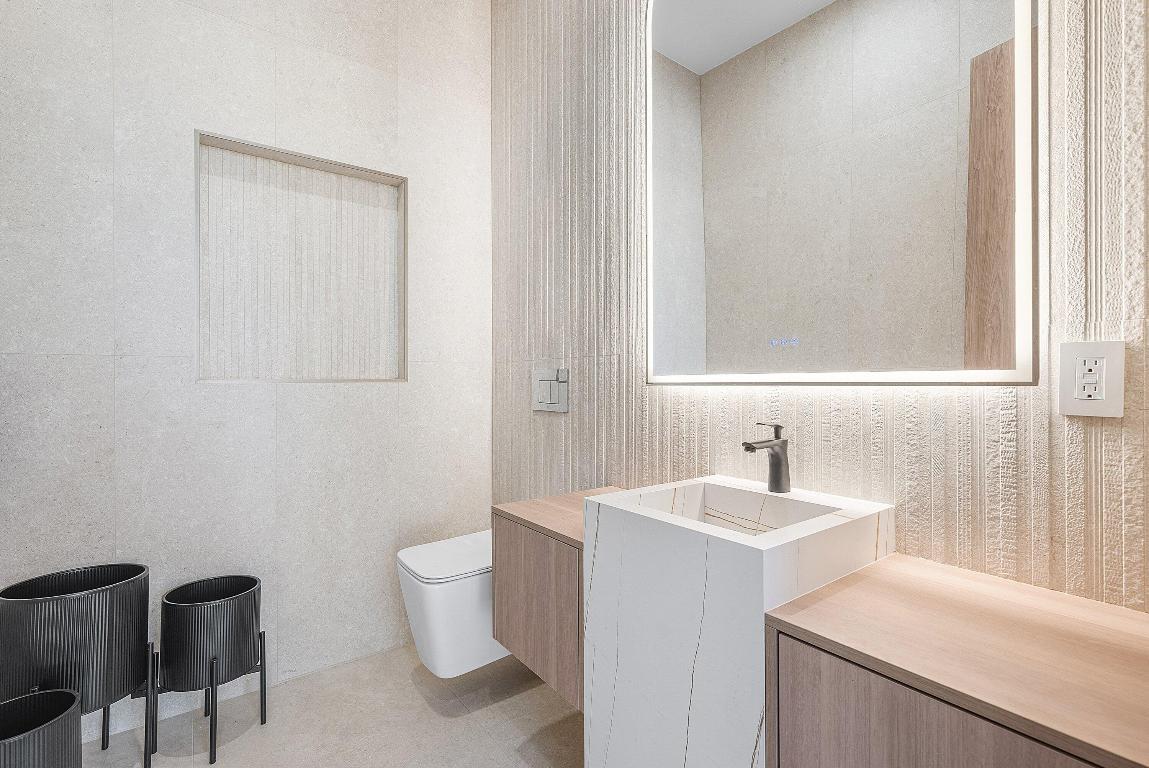 BOCA HARBOUR 5TH SEC - Residential