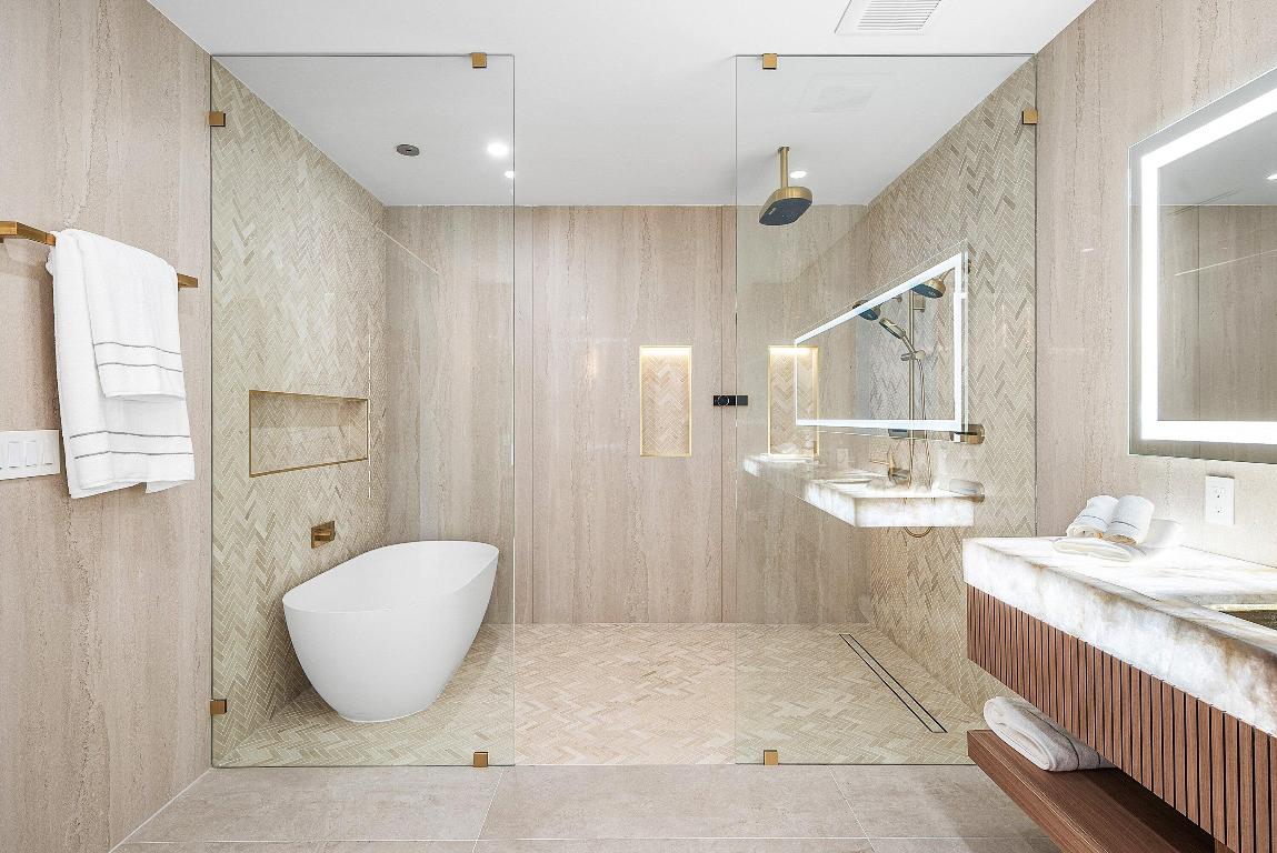 BOCA HARBOUR 5TH SEC - Residential