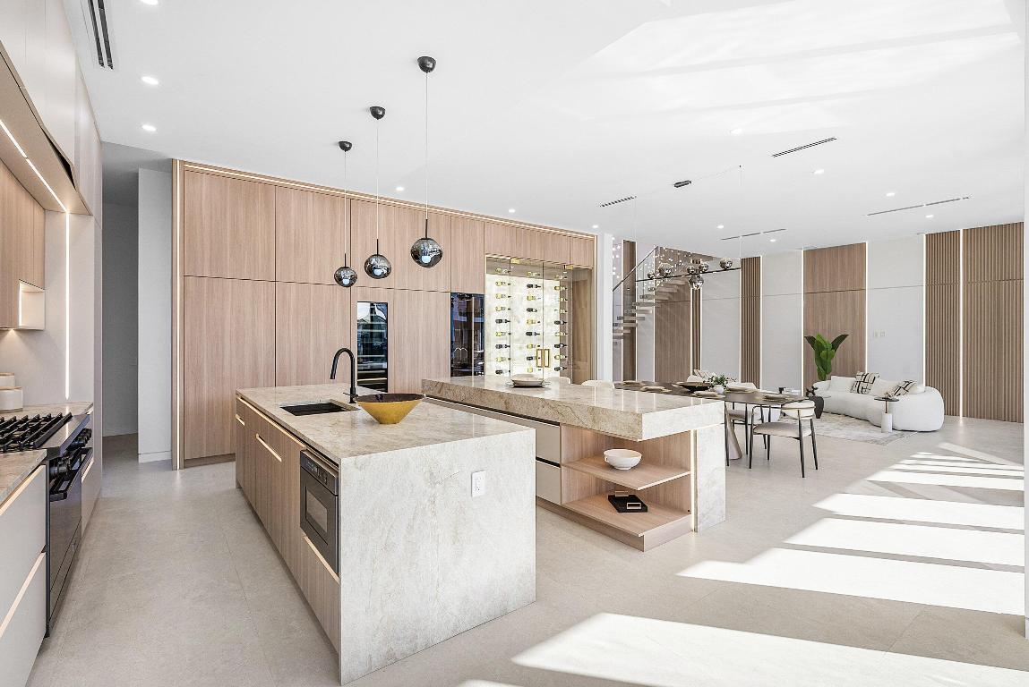 BOCA HARBOUR 5TH SEC - Residential