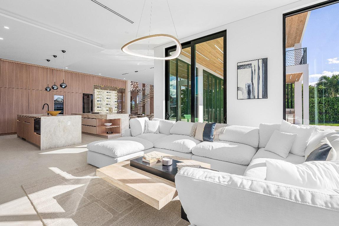 BOCA HARBOUR 5TH SEC - Residential