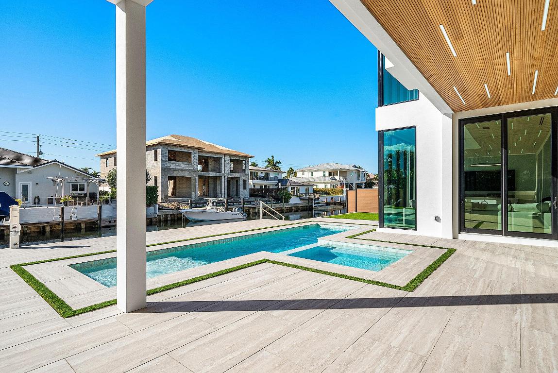 BOCA HARBOUR 5TH SEC - Residential