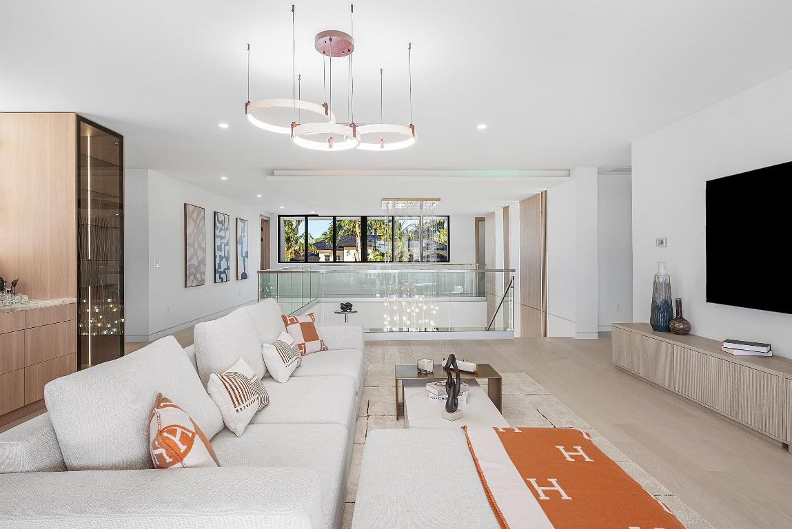 BOCA HARBOUR 5TH SEC - Residential