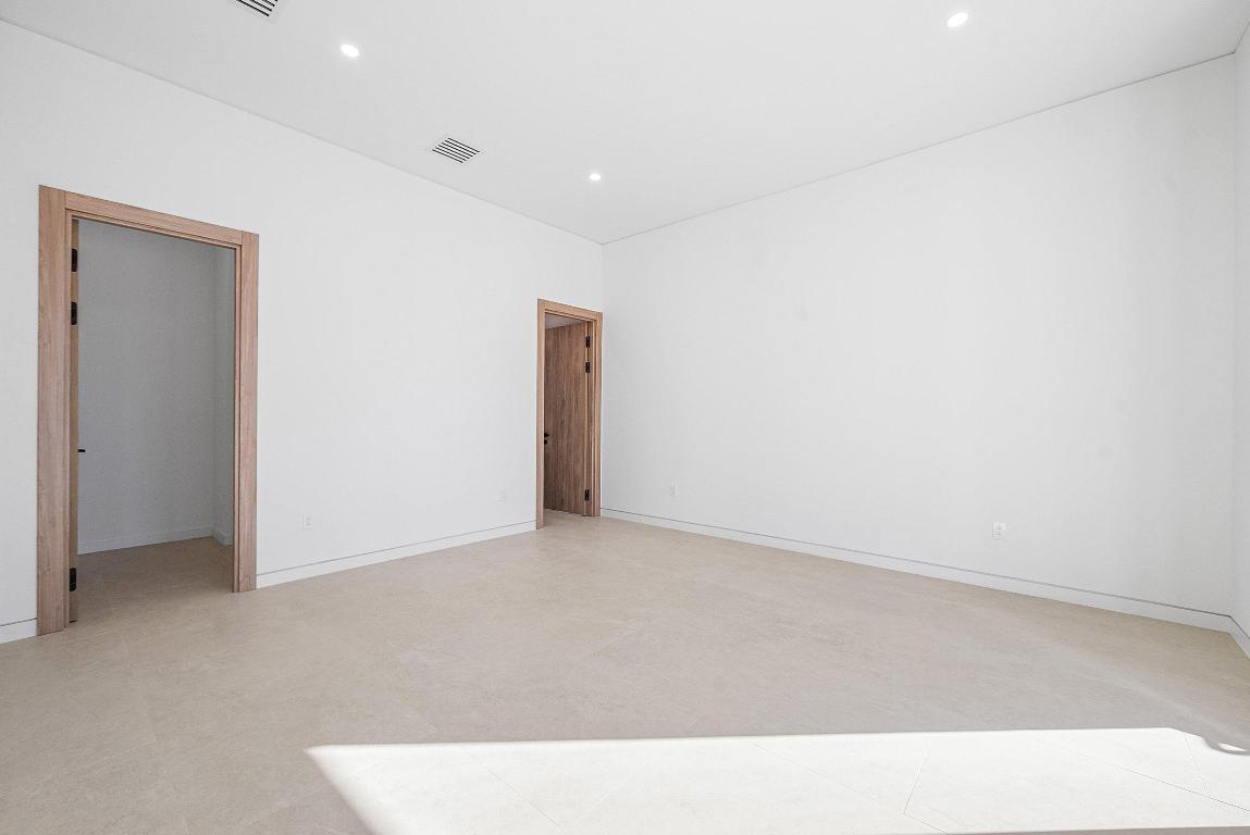 BOCA HARBOUR 5TH SEC - Residential