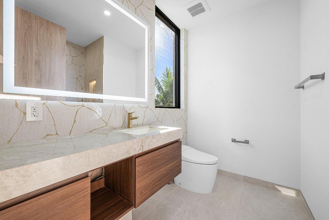 BOCA HARBOUR 5TH SEC - Residential