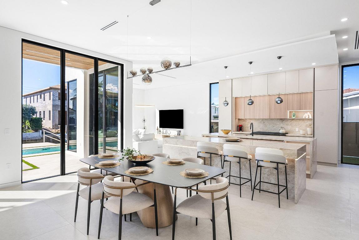 BOCA HARBOUR 5TH SEC - Residential