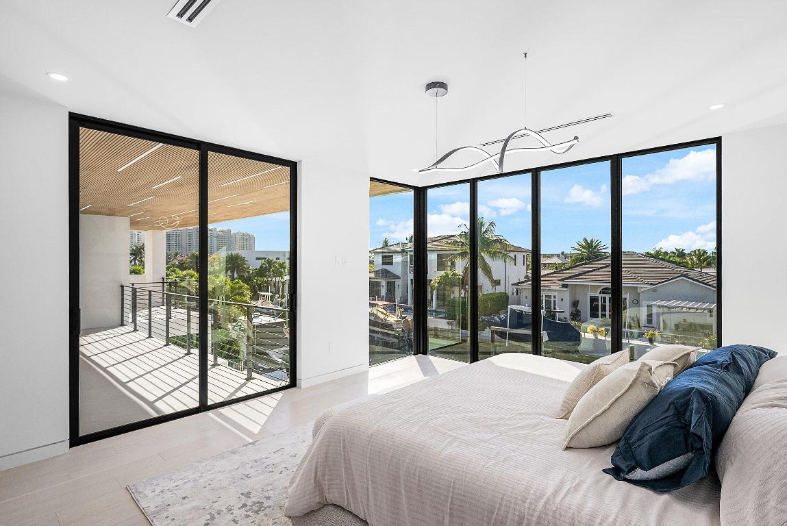 BOCA HARBOUR 5TH SEC - Residential