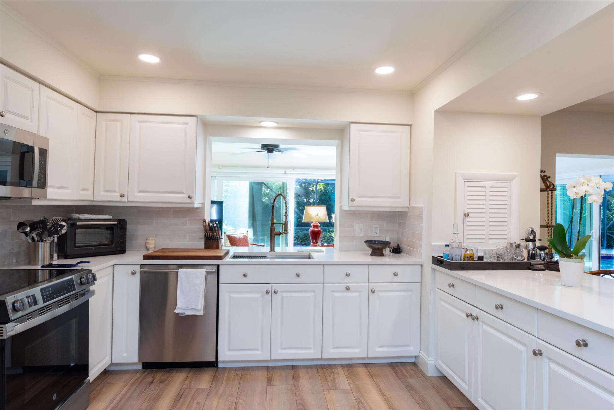 YACHT & COUNTRY CLUB OF S - Residential Lease