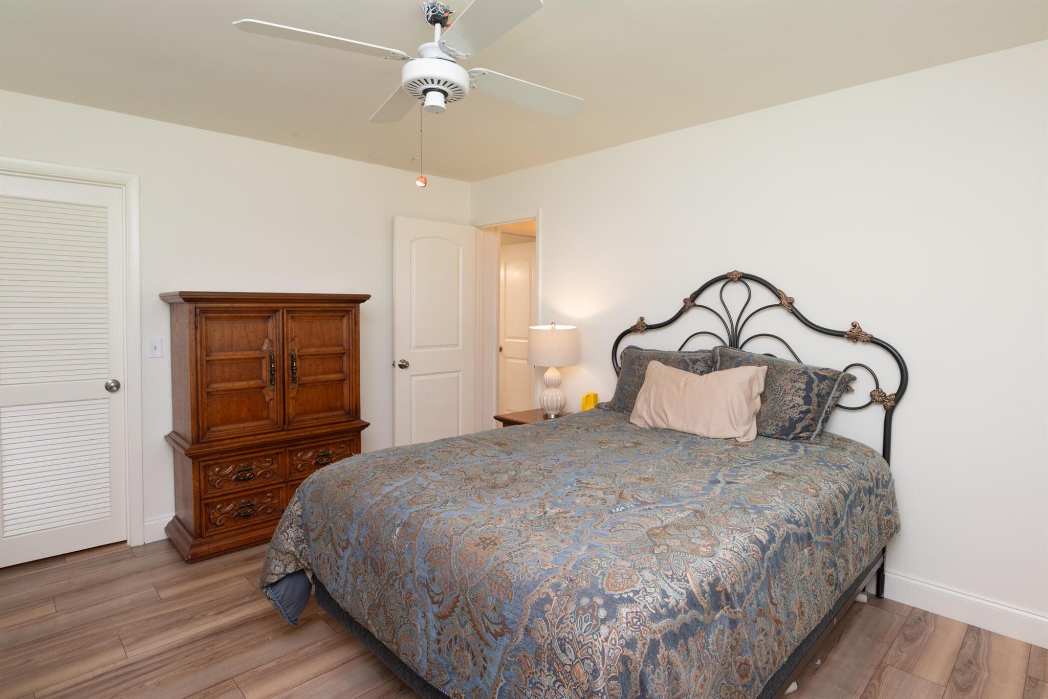 YACHT & COUNTRY CLUB OF S - Residential Lease