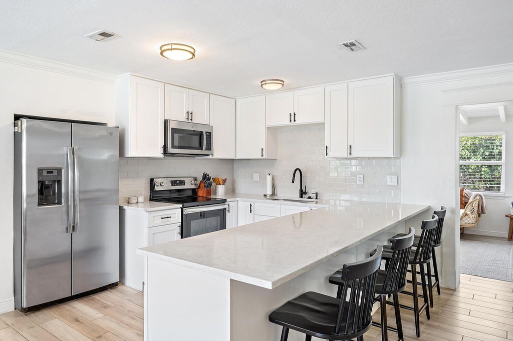 Photo of 558 Ivy Avenue, Palm Beach Gardens, FL 33410 (MLS # B26013496)