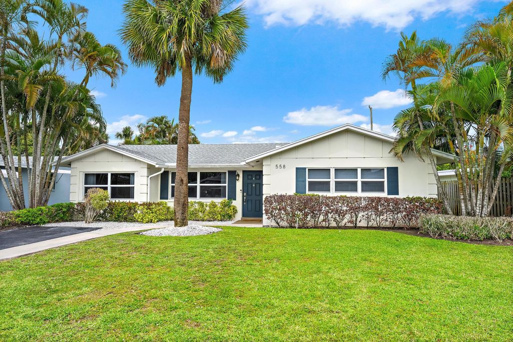 Photo of 558 Ivy Avenue, Palm Beach Gardens, FL 33410 (MLS # B26013496)