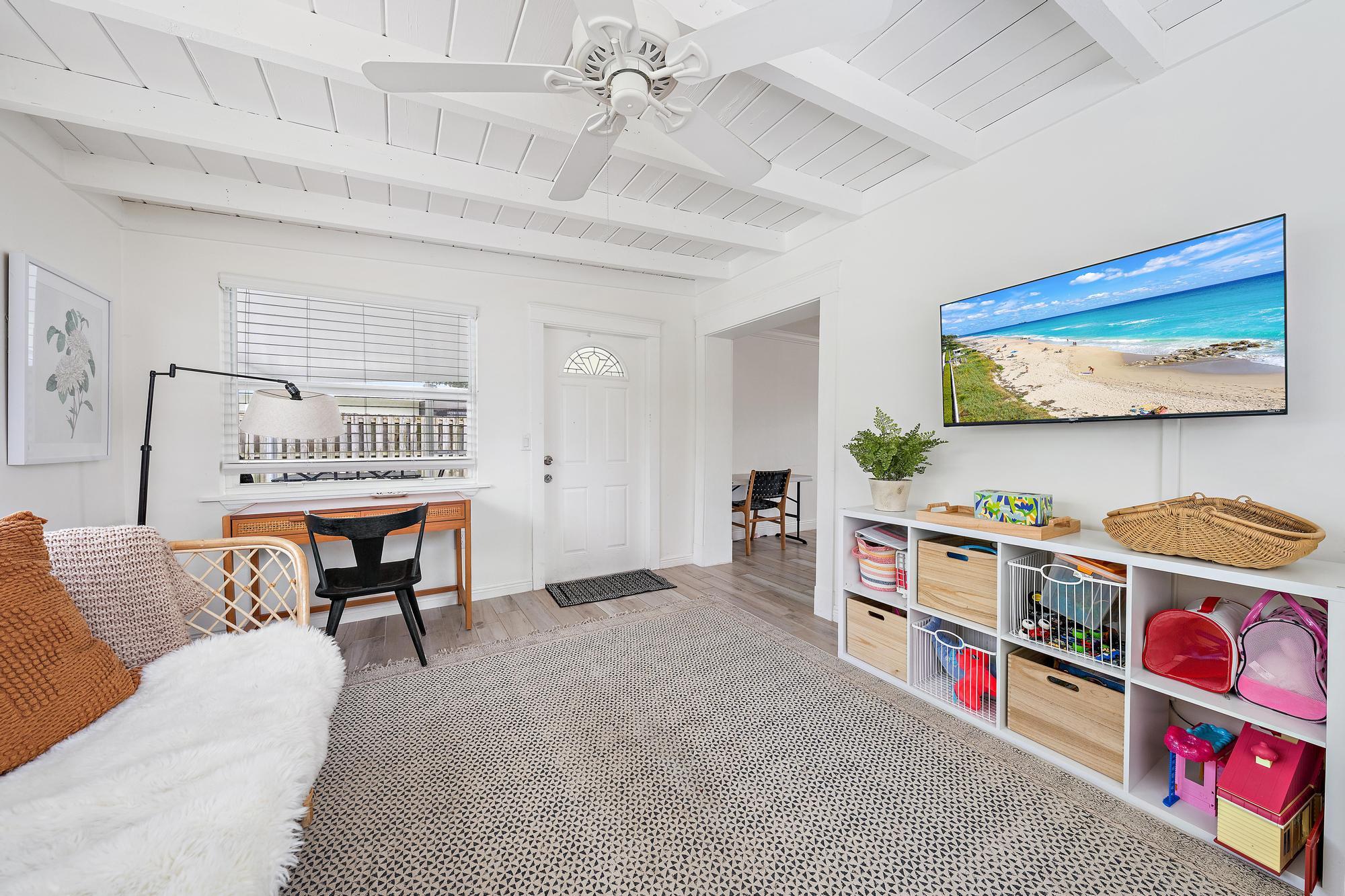 PALM BEACH GARDENS ESTATES - Residential