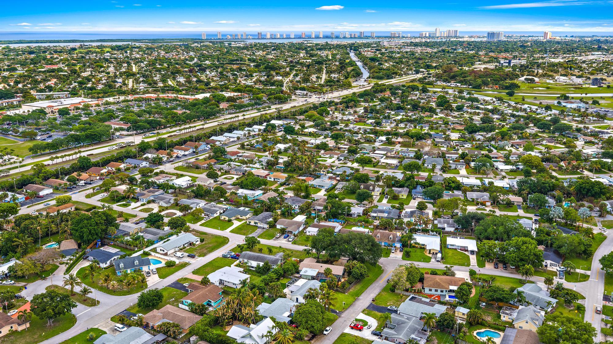 PALM BEACH GARDENS ESTATES - Residential