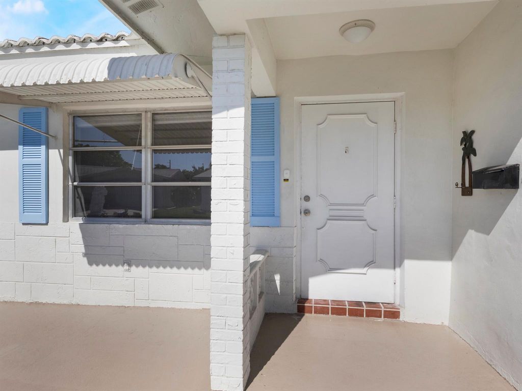 Photo of 1315 SW 20th Street, Boynton Beach, FL 33426 (MLS # R11082047)