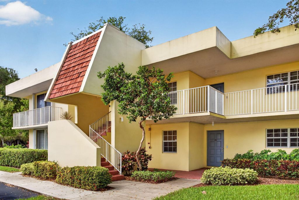 Photo of 500 Oaks Lane #111, Pompano Beach, FL 33069 (MLS # B26032186)