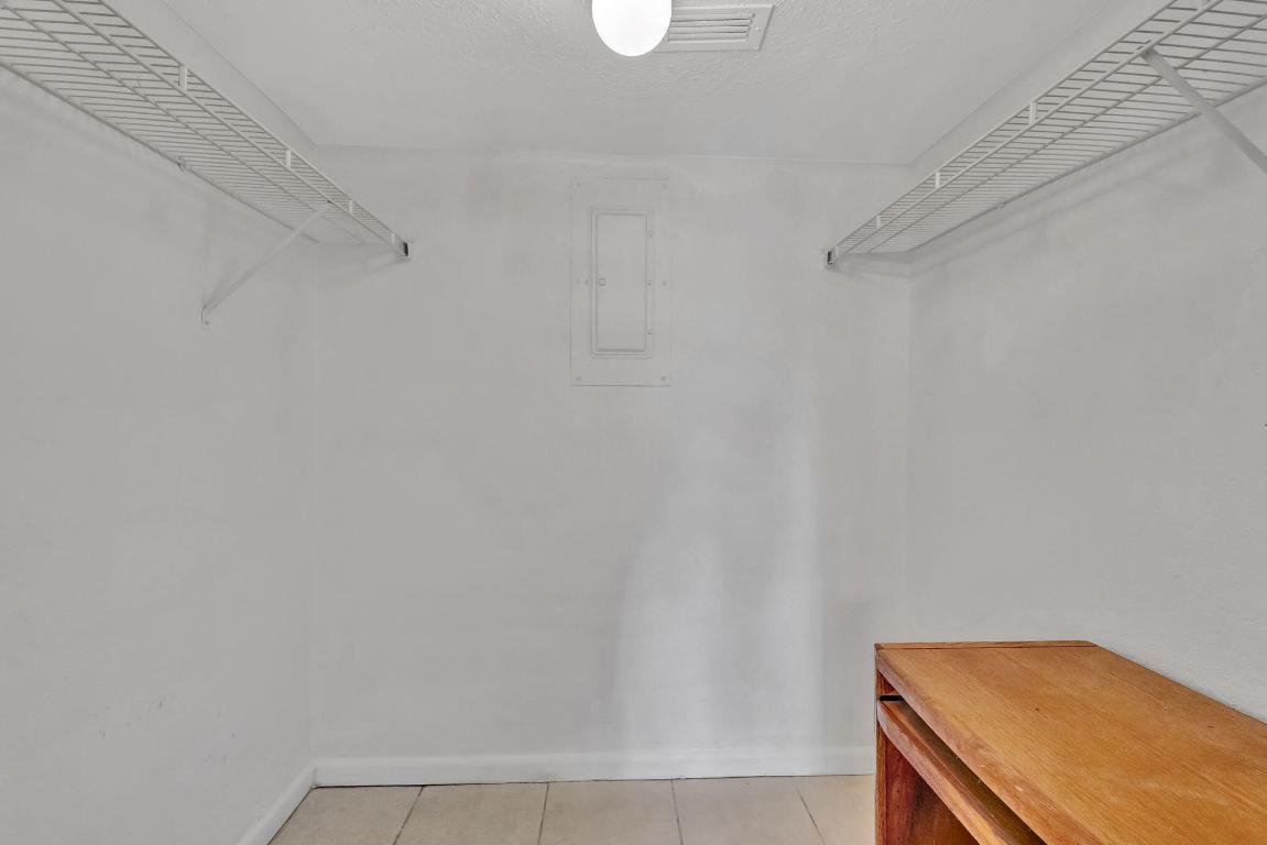 ISLAND HOUSE CONDOMINIUM PHASE I - Residential