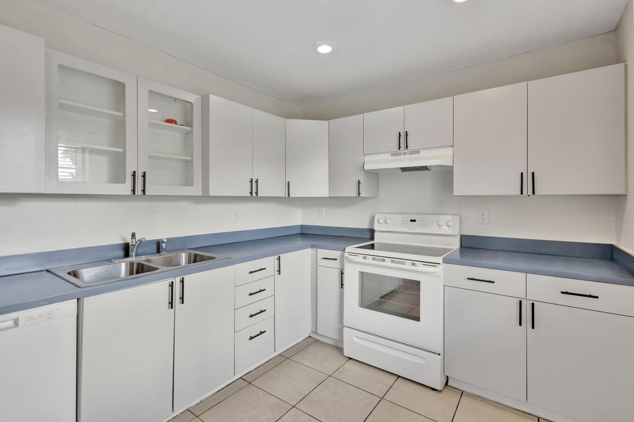 ISLAND HOUSE CONDOMINIUM - Residential