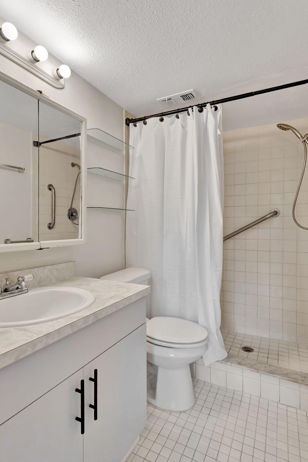 ISLAND HOUSE CONDOMINIUM - Residential