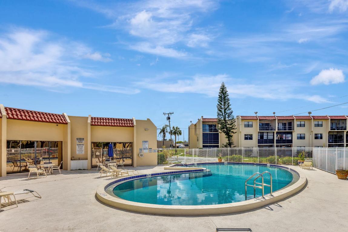 ISLAND HOUSE CONDOMINIUM PHASE I - Residential