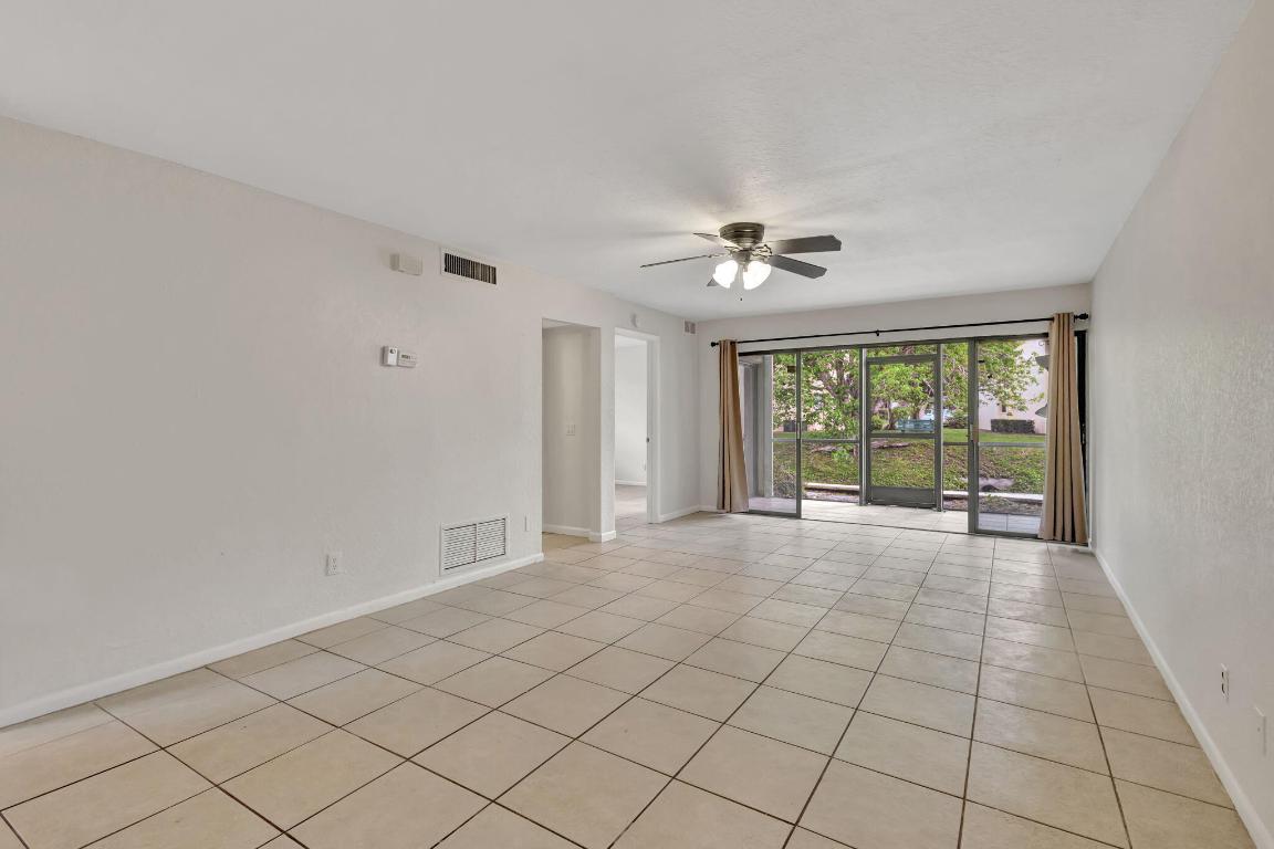 ISLAND HOUSE CONDOMINIUM PHASE I - Residential